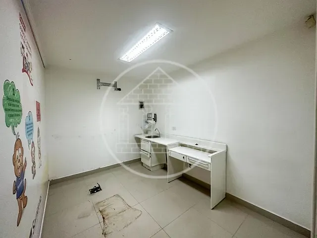Prédio com 271m², para alugar, no bairro Jardim Angela em São Paulo