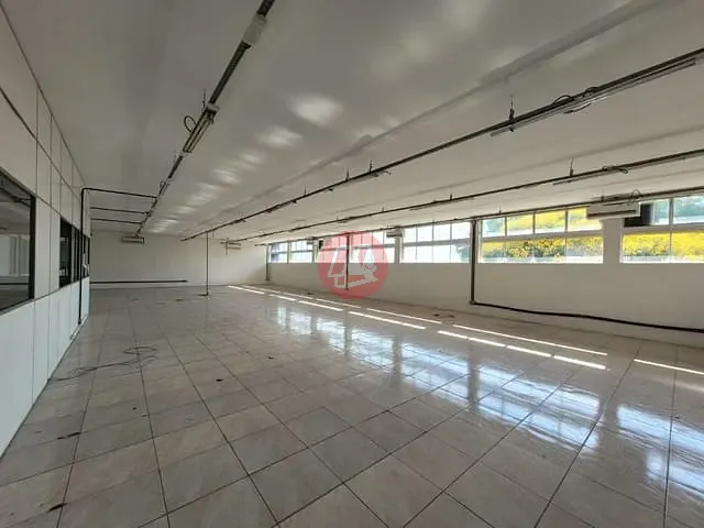 Prédio com 4900m², para alugar, no bairro Navegantes em Porto Alegre