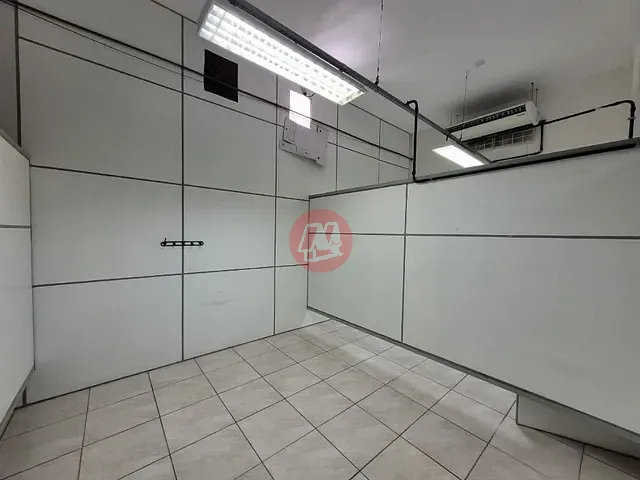 Prédio com 4900m², para alugar, no bairro Navegantes em Porto Alegre