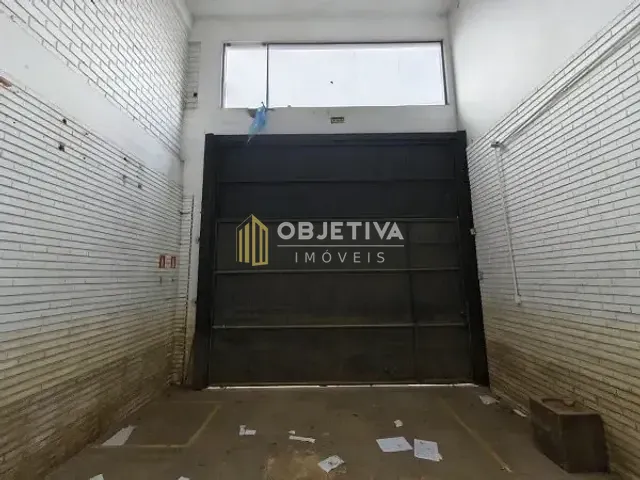 Prédio à venda, no bairro Navegantes em Porto Alegre