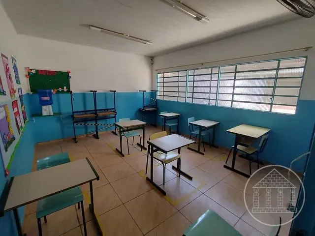 Prédio com 186m², à venda, no bairro Sítio Cocaia em São Paulo