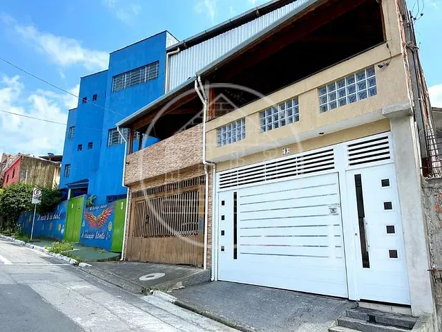 Prédio com 186m², à venda, no bairro Sítio Cocaia em São Paulo