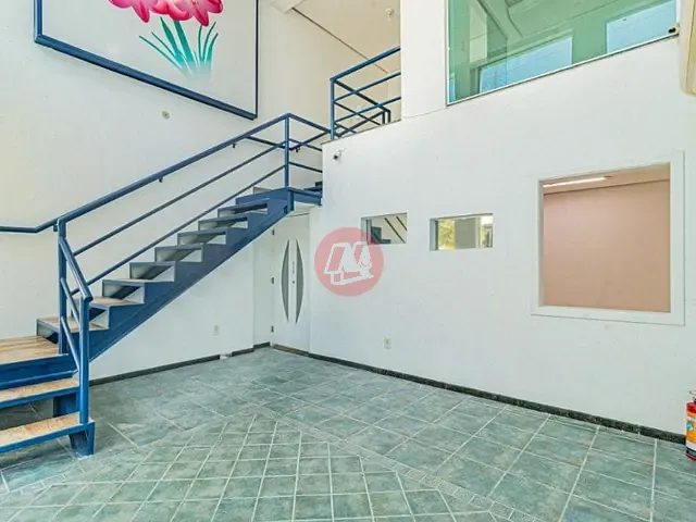 Prédio com 237m², à venda, no bairro Rio Branco em Porto Alegre