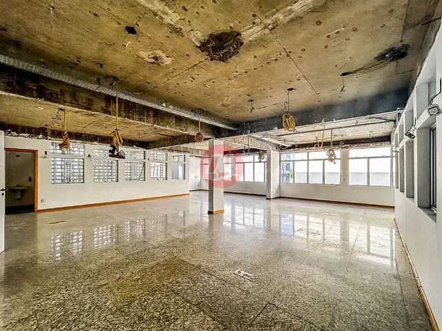 Prédio com 2000m², à venda ou para alugar, no bairro Petrópolis em Porto Alegre