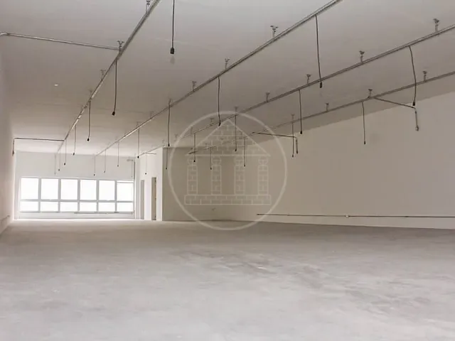 Prédio com 980m², à venda, no bairro Vila Sofia em São Paulo