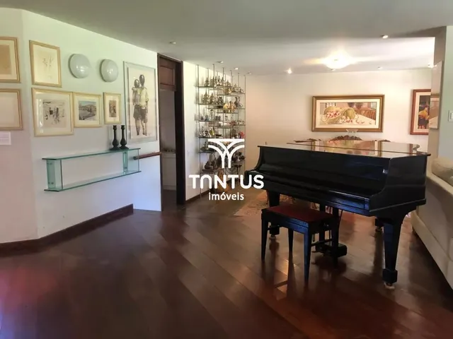 Casa com 2158m² 4 quartos e 7 banheiros, à venda, no bairro São Lourenço em Curitiba