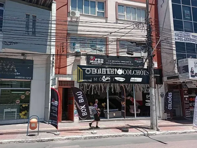 Prédio à venda, no bairro Passo da Areia em Porto Alegre