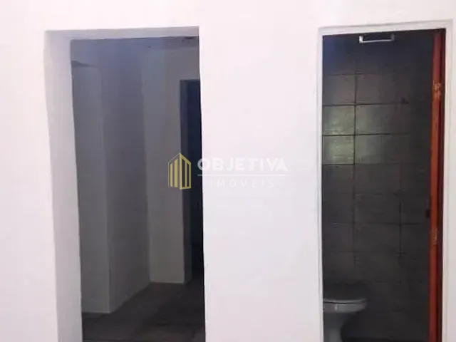 Prédio à venda, no bairro Passo da Areia em Porto Alegre