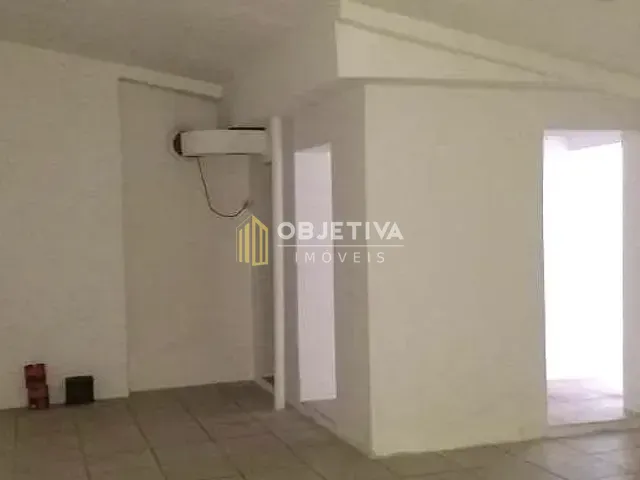 Prédio à venda, no bairro Passo da Areia em Porto Alegre