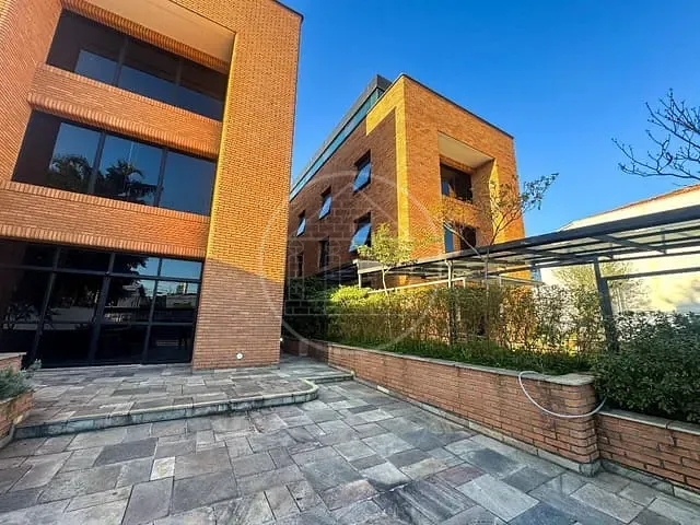 Prédio com 1500m², para alugar, no bairro Brooklin Paulista em São Paulo