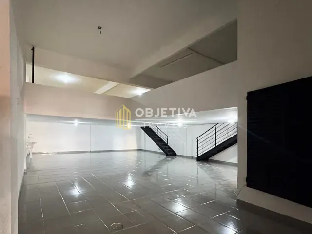 Prédio com 1195m², à venda, no bairro Floresta em Porto Alegre