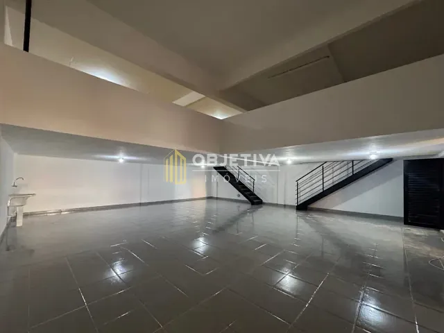 Prédio com 1195m², à venda, no bairro Floresta em Porto Alegre