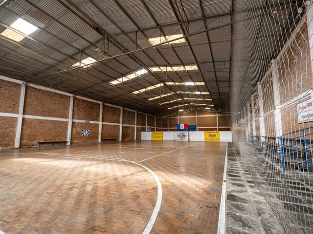Prédio com 1300m², à venda ou para alugar, no bairro Fragata em Pelotas