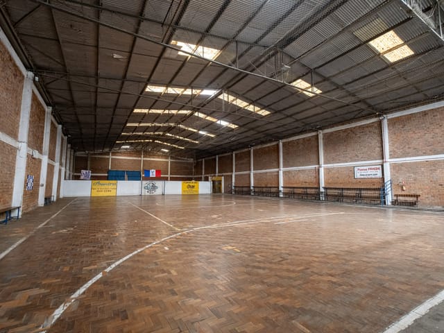 Prédio com 1300m², à venda ou para alugar, no bairro Fragata em Pelotas