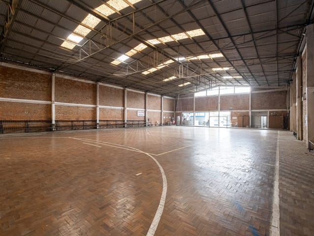 Prédio com 1300m², à venda ou para alugar, no bairro Fragata em Pelotas