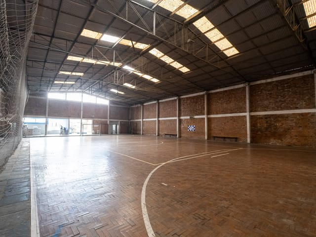 Prédio com 1300m², à venda ou para alugar, no bairro Fragata em Pelotas