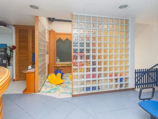Prédio à venda, no bairro Auxiliadora em Porto Alegre