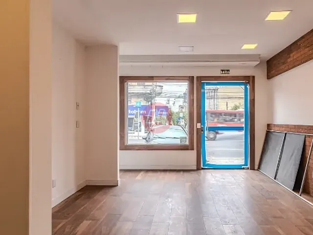 Prédio com 474m², para alugar, no bairro Azenha em Porto Alegre