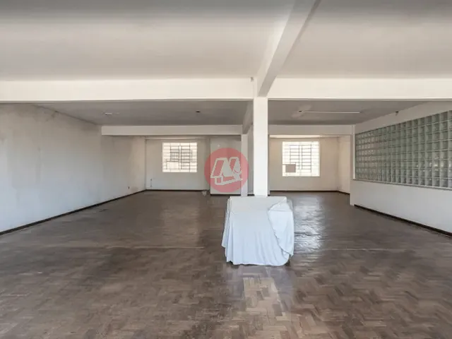 Prédio com 336m², para alugar, no bairro São Geraldo em Porto Alegre