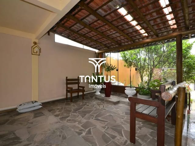 Prédio com 495m², à venda, no bairro Bacacheri em Curitiba