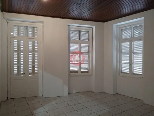 Prédio com 200m², para alugar, no bairro Floresta em Porto Alegre