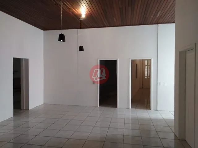 Prédio com 200m², para alugar, no bairro Floresta em Porto Alegre