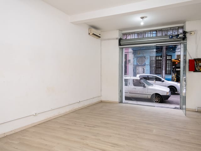 Prédio com 75m², para alugar, no bairro Centro em Pelotas