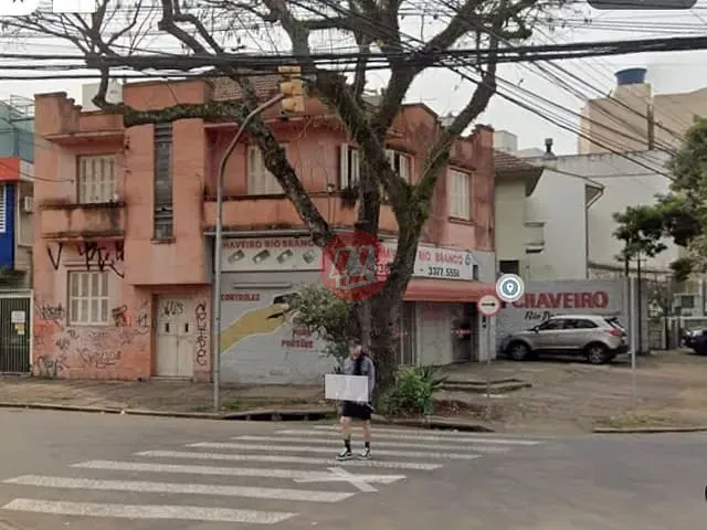 Prédio à venda, no bairro Santa Cecília em Porto Alegre