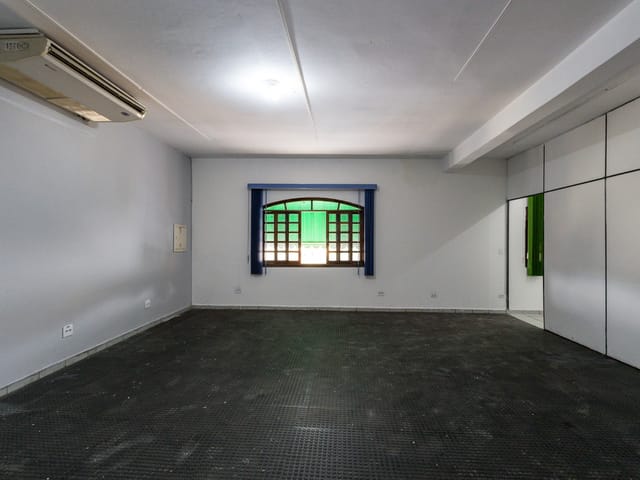 Prédio com 282m², à venda, no bairro Parque Maria Domitila em São Paulo