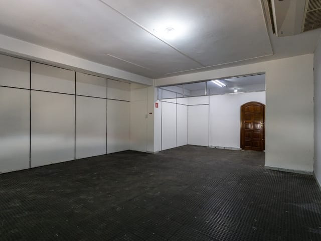 Prédio com 282m², à venda, no bairro Parque Maria Domitila em São Paulo
