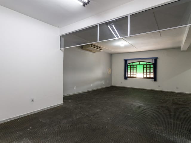Prédio com 282m², à venda, no bairro Parque Maria Domitila em São Paulo