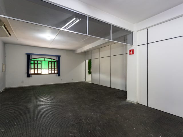 Prédio com 282m², à venda, no bairro Parque Maria Domitila em São Paulo
