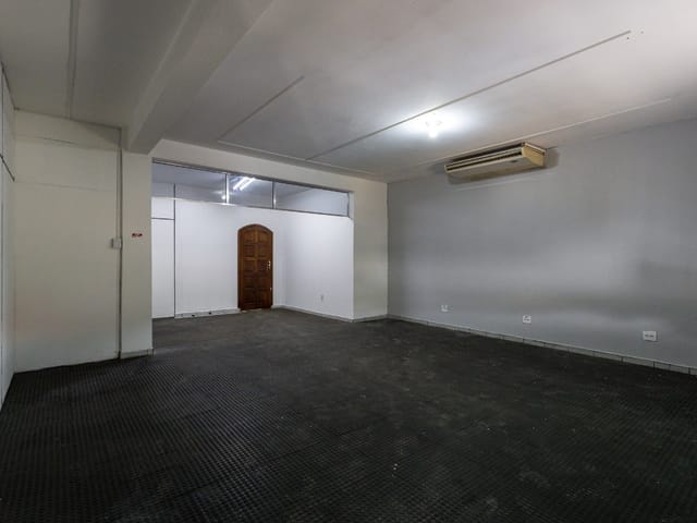 Prédio com 282m², à venda, no bairro Parque Maria Domitila em São Paulo