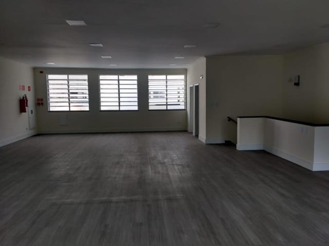 Prédio com 980m², para alugar, no bairro Vila Gomes Cardim em São Paulo