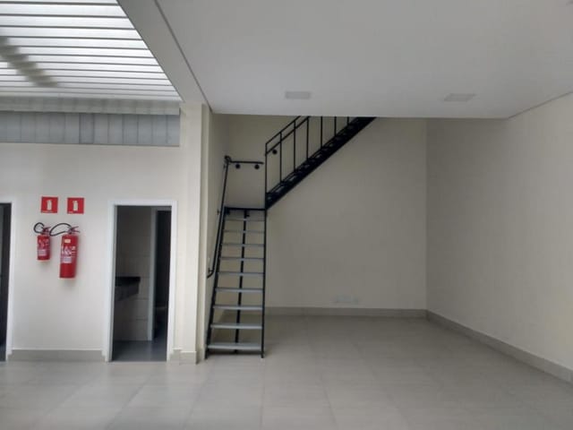 Prédio com 980m², para alugar, no bairro Vila Gomes Cardim em São Paulo