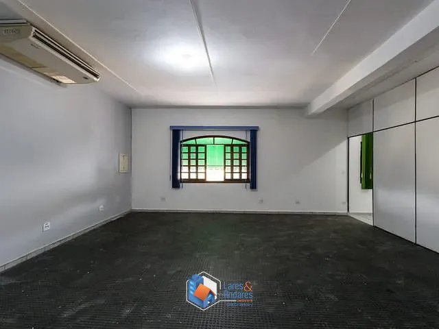 Prédio com 282m², à venda, no bairro Parque Maria Domitila em São Paulo