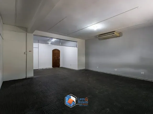 Prédio com 282m², à venda, no bairro Parque Maria Domitila em São Paulo