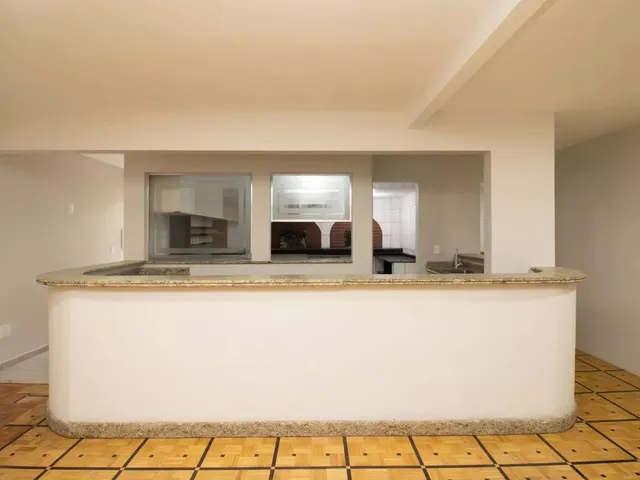 Prédio com 735m², para alugar, no bairro Bigorrilho em Curitiba