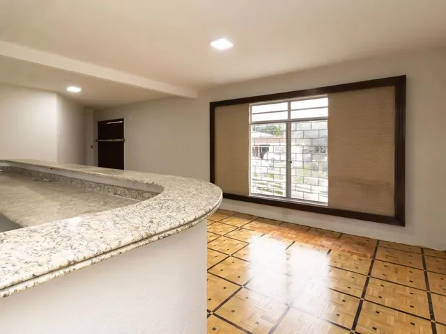 Prédio com 735m², para alugar, no bairro Bigorrilho em Curitiba