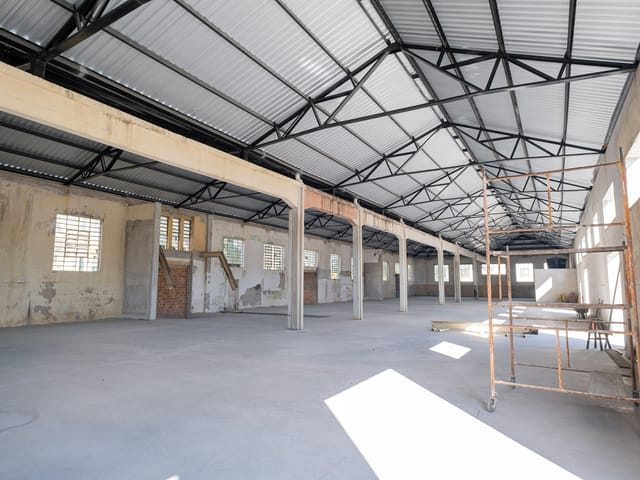 Prédio com 3700m², à venda ou para alugar, no bairro Centro em Pelotas