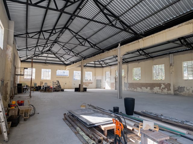 Prédio com 3700m², à venda ou para alugar, no bairro Centro em Pelotas