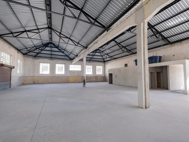Prédio com 3700m², à venda ou para alugar, no bairro Centro em Pelotas