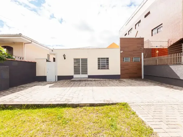 Prédio com 230m², para alugar, no bairro Mercês em Curitiba