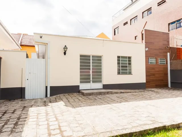 Prédio com 230m², para alugar, no bairro Mercês em Curitiba