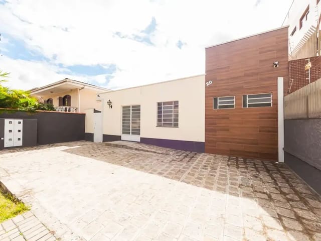 Prédio com 230m², para alugar, no bairro Mercês em Curitiba