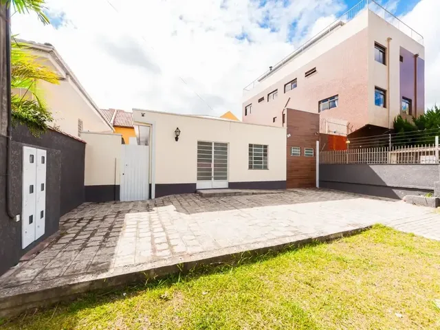 Prédio com 230m², para alugar, no bairro Mercês em Curitiba
