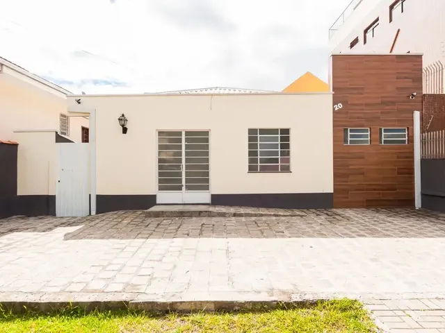 Prédio com 230m², para alugar, no bairro Mercês em Curitiba