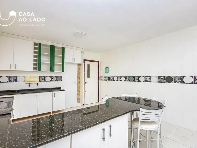 Prédio 3 quartos e 3 banheiros, para alugar, no bairro Mercês  em Curitiba