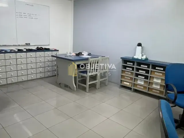 Prédio à venda, no bairro Canudos em Novo Hamburgo