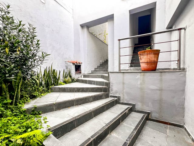 Foto do Prédio - Casa comercial para venda em Colônia, 288m² | Lares e Andares Imóveis
